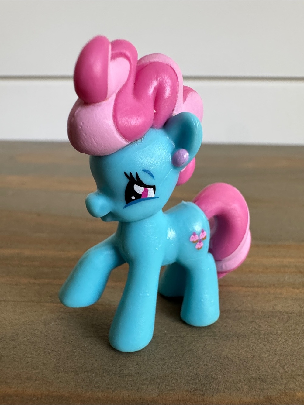 My Little Pony | Wave 23: Mrs. Dazzle Cake - Collectible Blind Bag Mini Figure